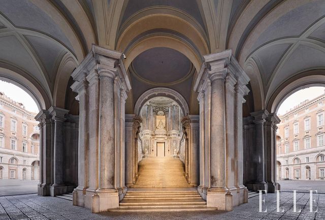 쇼장인 궁전 ‘레지아 디 카세르타’의 내부. 바로크 건축양식이 돋보인다. 