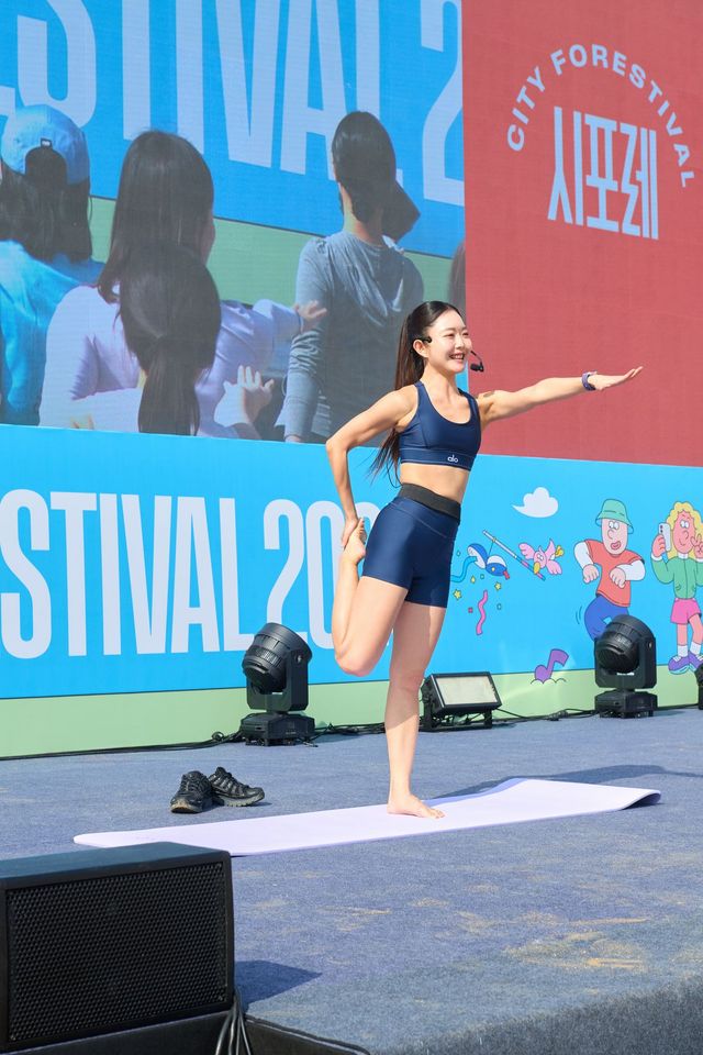 잔디 마당에서 진행한 필레테스 강사 비타민 신지니의 클래스.