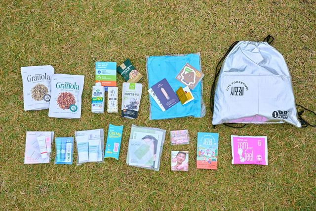 약 17종의 뷰티&헬시 아이템이 담긴 풍성한 굿즈 백.