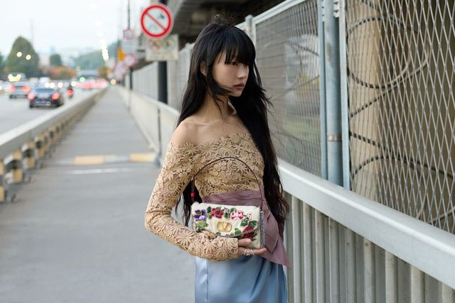 발렌티노 가라바니 드 베인백을 맨 인플루언서 이수민