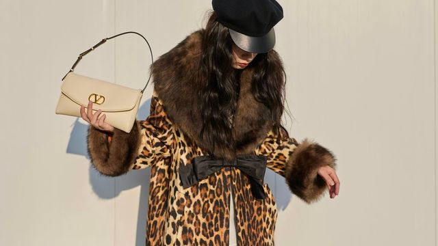 발렌티노 가라바니 드 베인백을 맨 인플루언서 박민주