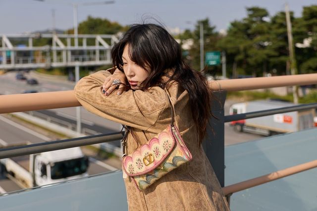 발렌티노 가라바니 드 베인백을 맨 인플루언서 서우영