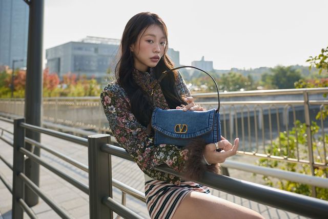 발렌티노 가라바니 드 베인백을 맨 인플루언서 염설희