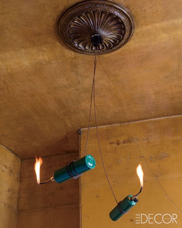 토치를 활용해 만든 샹들리에 ‘Fire Drawing’.