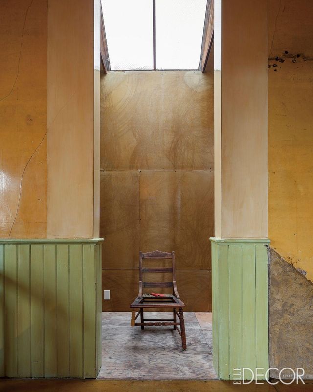 ‘Three-Legged Chair’(1978).