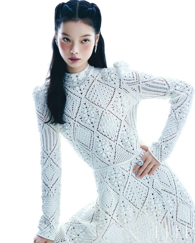 크로셰 드레스는 가격 미정, Dior.