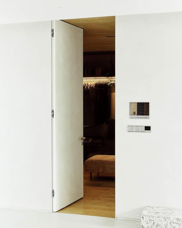 벽과 천장을 동일한 소재로 마감해 지하 공간과 자연스럽게 연결된다.