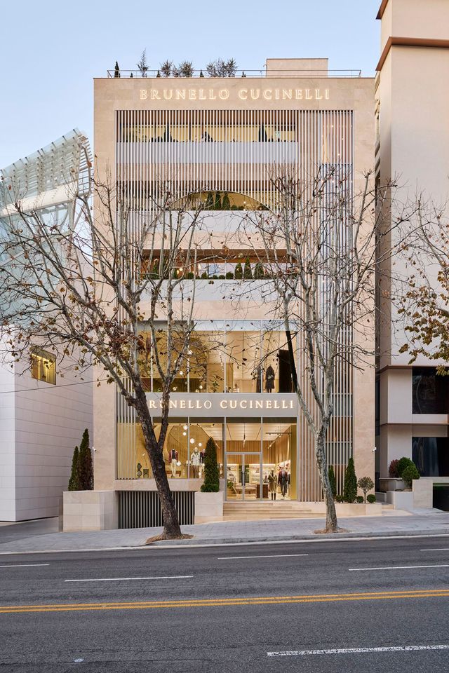 구조적인 디자인의 파사드.