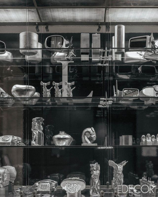 루브르박물관과 장식예술 컬렉션에서 영감받은 해리 누리예프는 루브르 쿠튀르 전시의 정신을 담은 참과 오브제 컬렉션을 선보였다. 의자와 샹들리에, 촛대 등 루브르박물관의 다양한 기념품을 디자인했다.