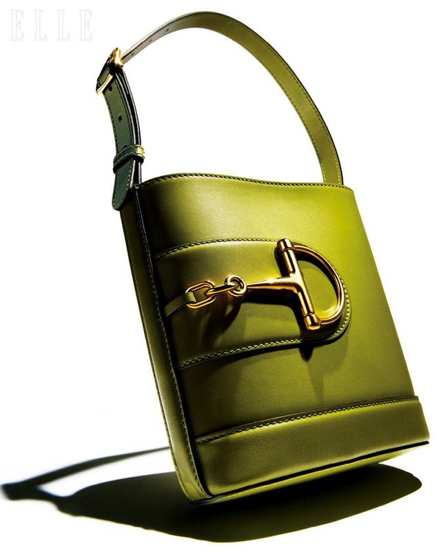 하프 홀스빗 디테일의 구찌 73 미니 버킷 백은 3백10만원, Gucci.