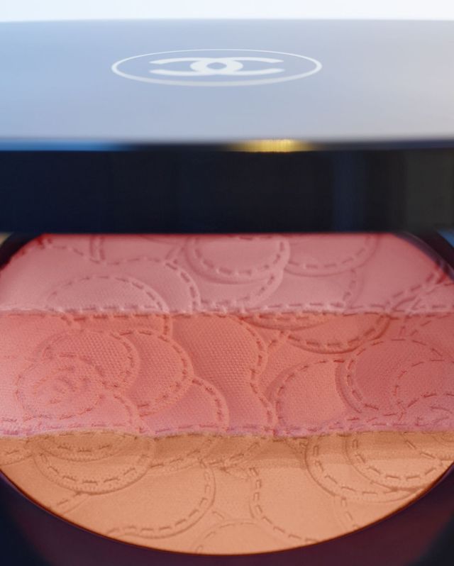 까멜리아 퓨투라 파우더 블러셔.