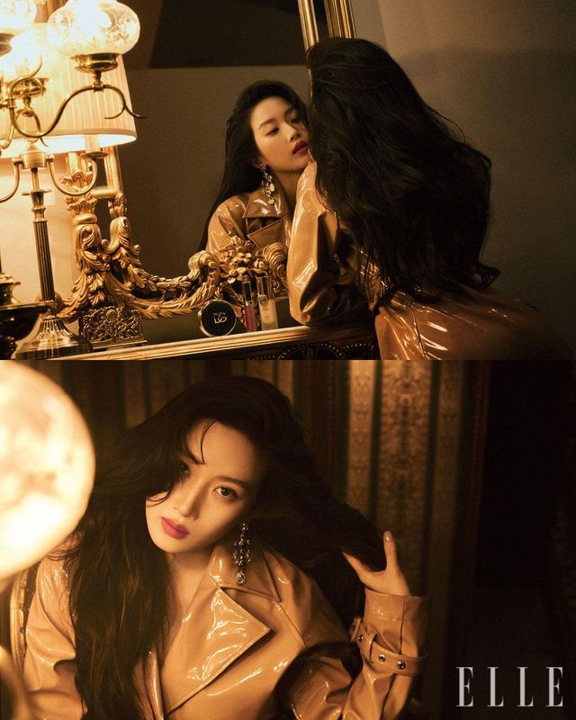 베이지 재킷과 이어링은 모두 Dolce&Gabbana.