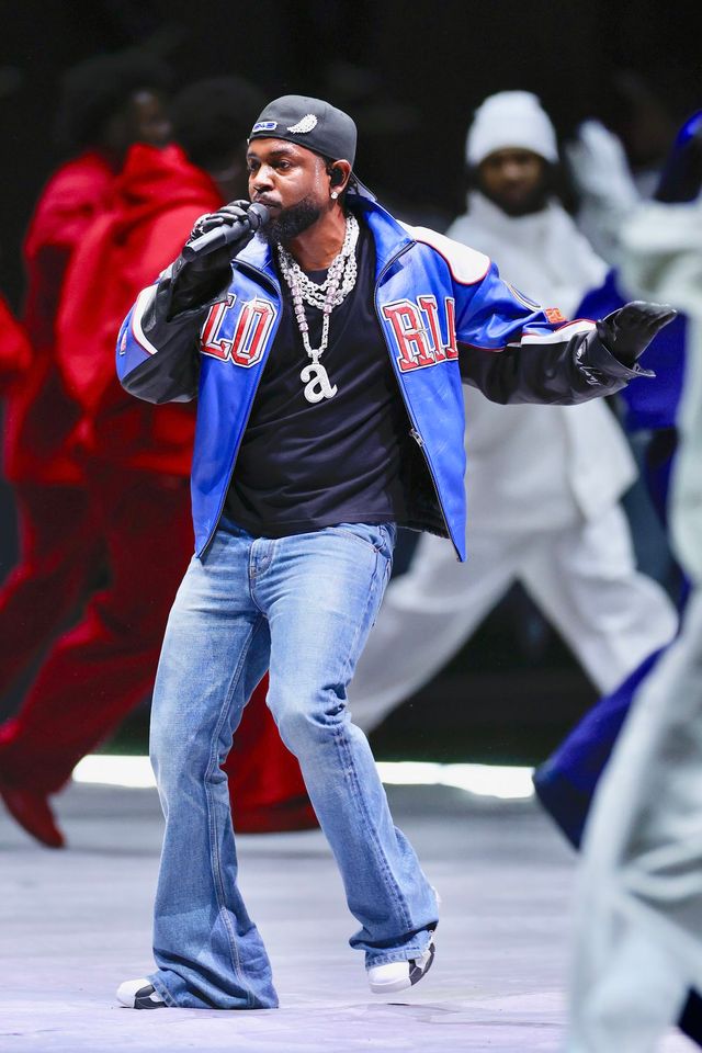 제59회 NFL 결승전 슈퍼볼 하프타임 쇼를 장식한 켄드릭 라마.