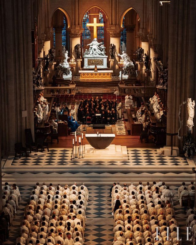 2024년 12월 8일에는 일반 신도가 참석하는 첫 공개 미사가 진행됐다. 