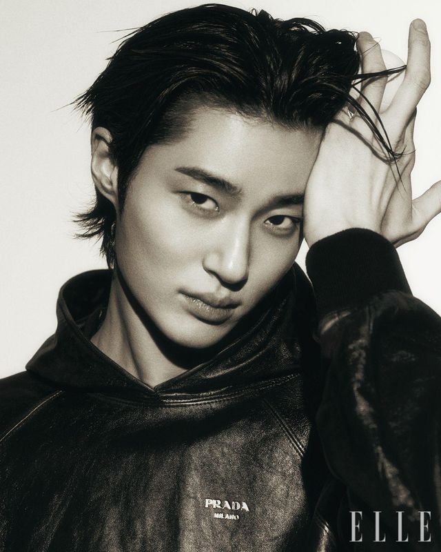 나파 레더 후디드 톱은 Prada.