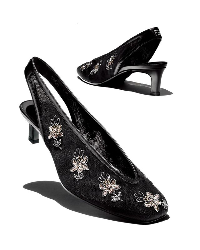 크리스털과 자수 디테일을 더한 힐은 가격 미정, Fendi.