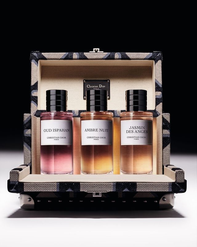 라 콜렉시옹 프리베 크리스챤 디올 베니티 트렁크 케이스 오블리크 100mlx3(까나쥬) 8백10만원대.