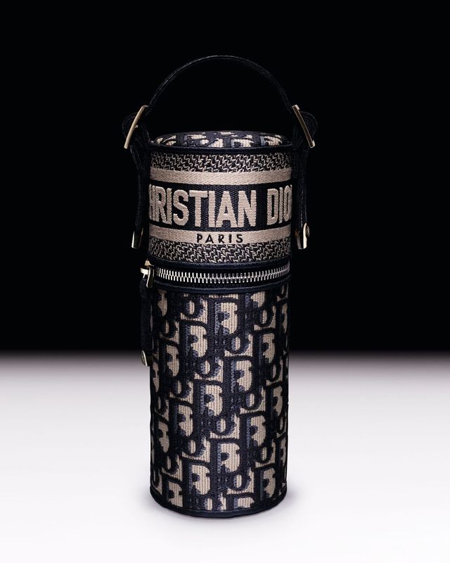 라 콜렉시옹 프리베 크리스챤 디올 향수 케이스 (디올 오블리크) 1백75만원 대.