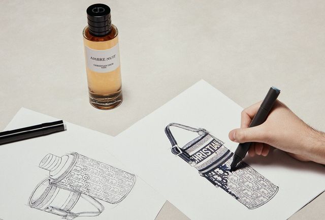 200ml 향수를 넣을 수 있는 라 콜렉시옹 프리베 크리스챤 디올 향수 케이스 (디올 오블리크)의 제작 과정. 