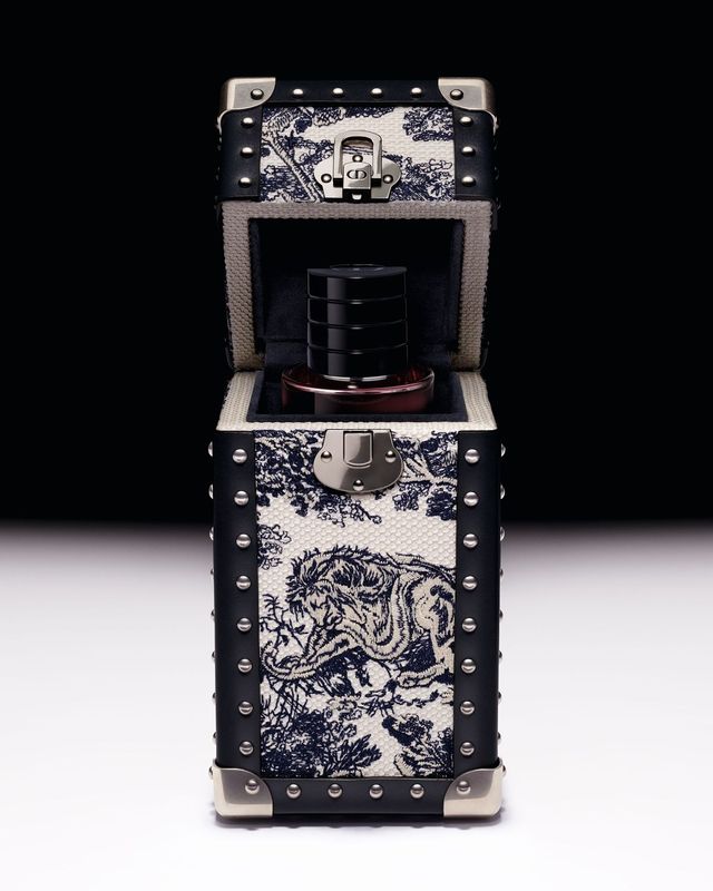 라 콜렉시옹 프리베 크리스챤 디올 베니티 미니 트렁크 케이스 투왈 드 주이 200ml 7백80만원대. 