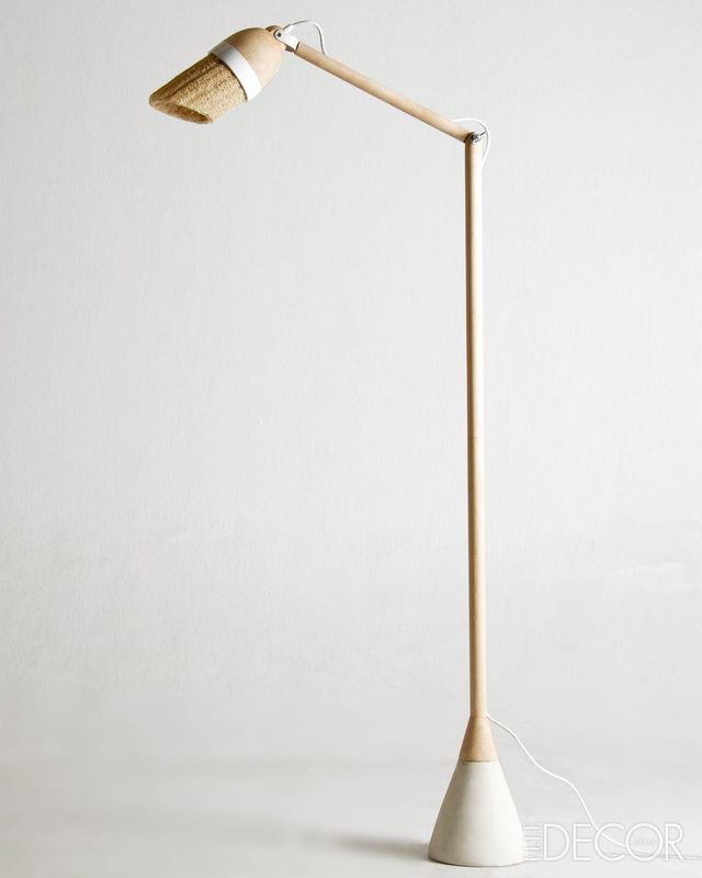 말린 루파를 활용한 플로어 램프.