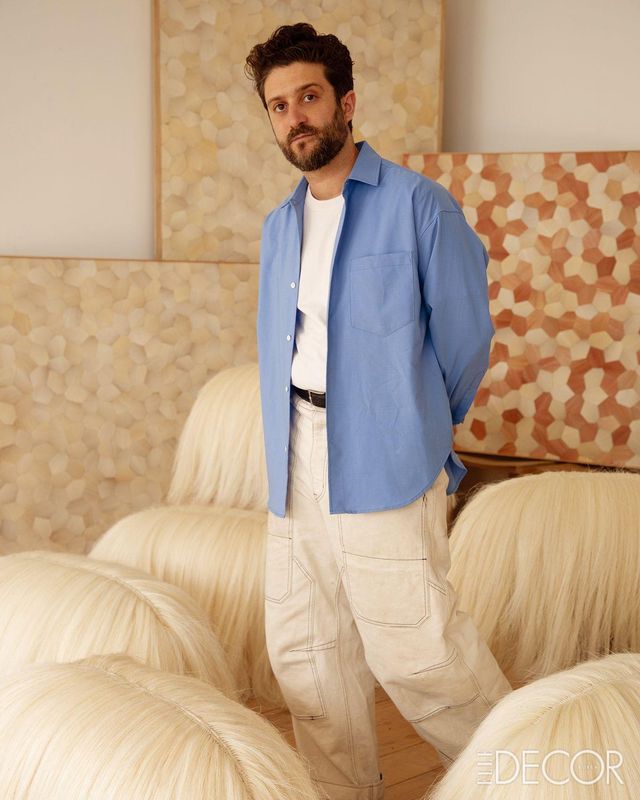 ‘PUP’ 벤치에 둘러싸인 페르난도 라포세. 