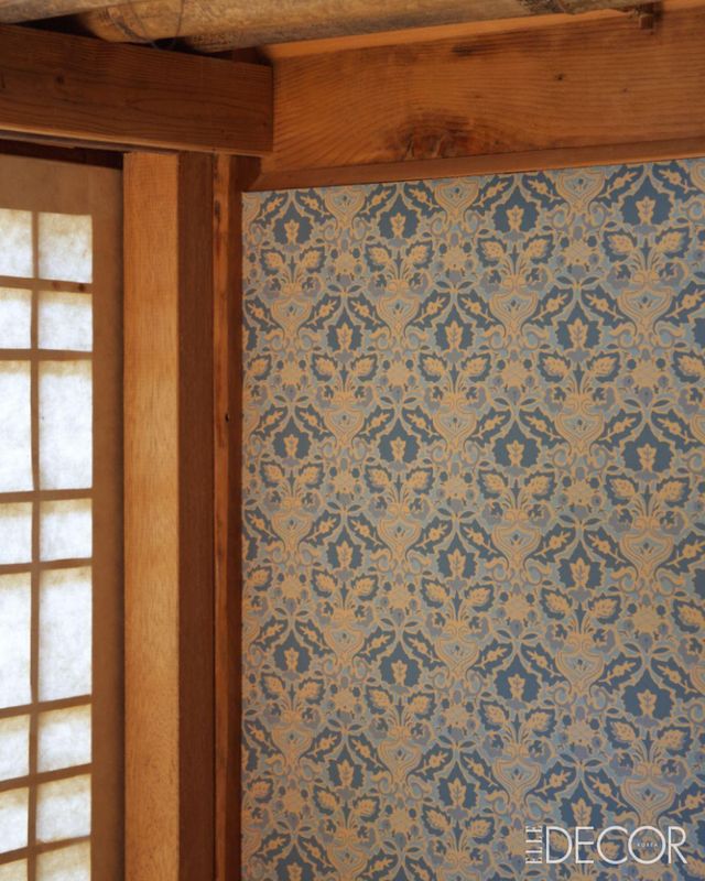 복원 현장의 벽지와 복원 벽지로 마감된 현대의 공간들.