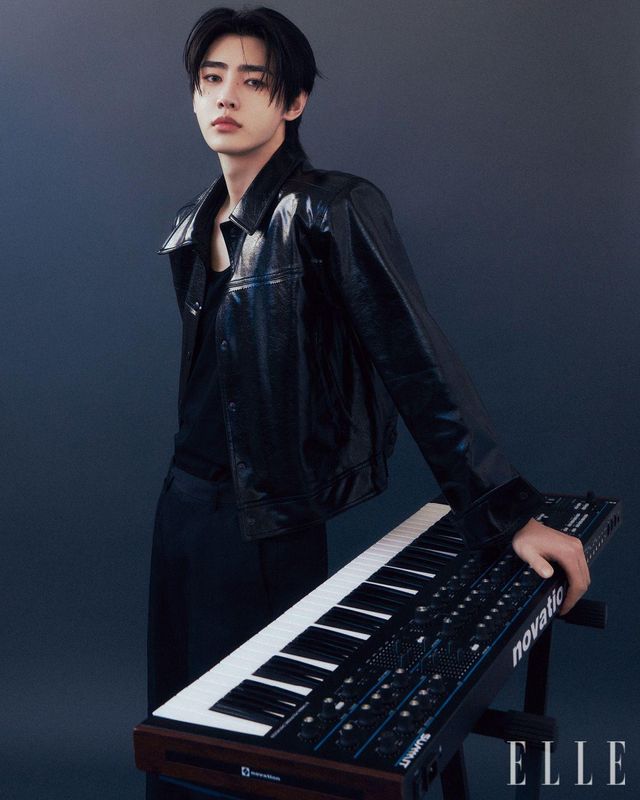 성훈이 입은 재킷은 Fellin Studio0. 블랙 슬리브리스 톱은 Recto. 팬츠는 스타일리스트 소장품.