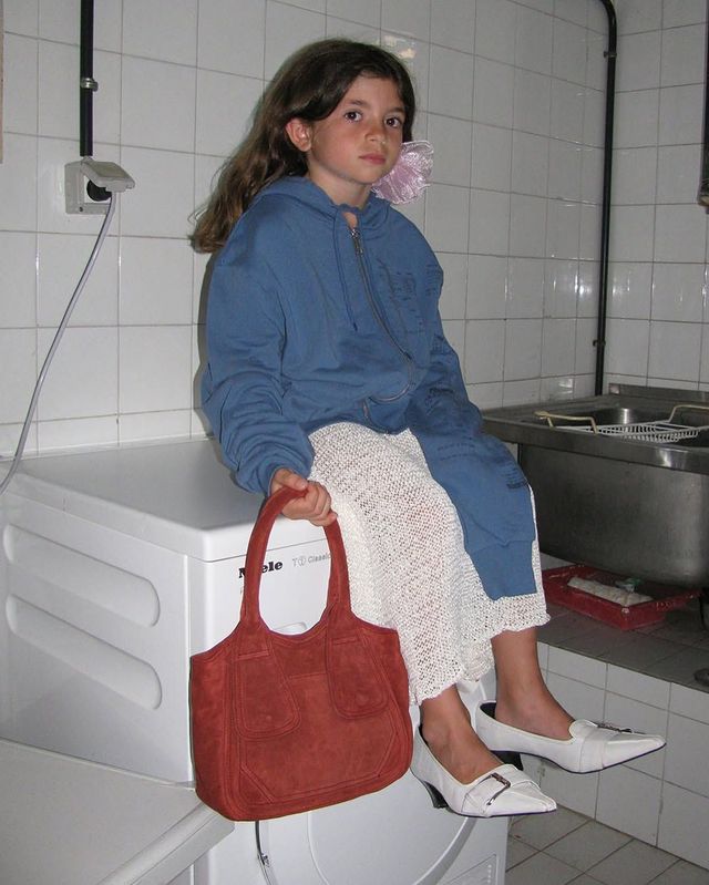 백부터 슈즈까지 팔로마 울 피스를 걸친 팔로마 라나의 조카 우마.