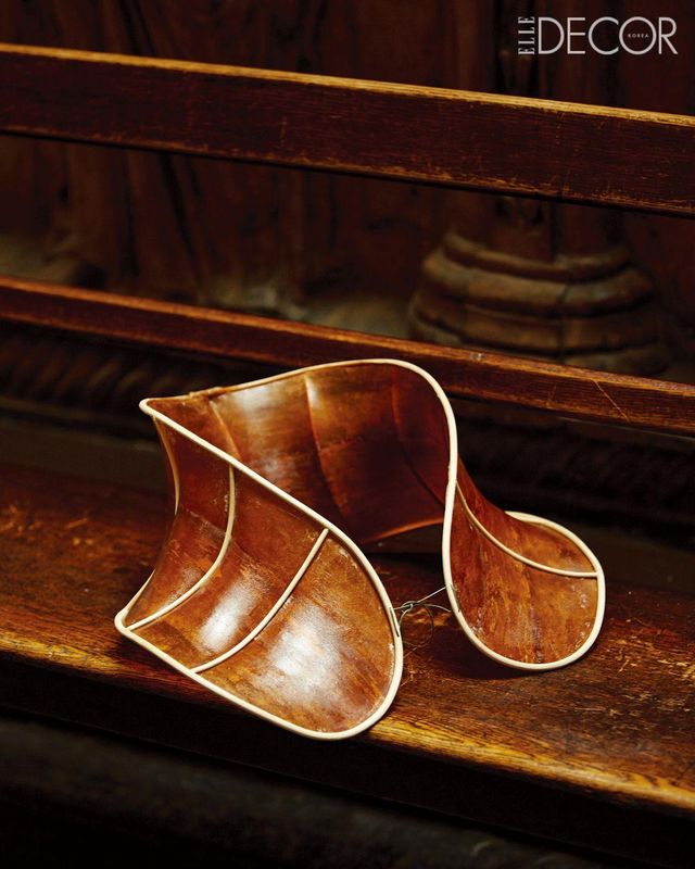 해초로 만든 깃 작품, ‘Seaweed Collar’.