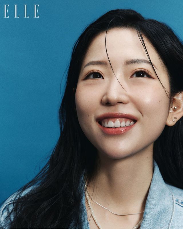 독특한 피치 실루엣과 크롭한 기장감이 돋보이는 슈렁큰 90s 트러커 자켓은 Levi's.