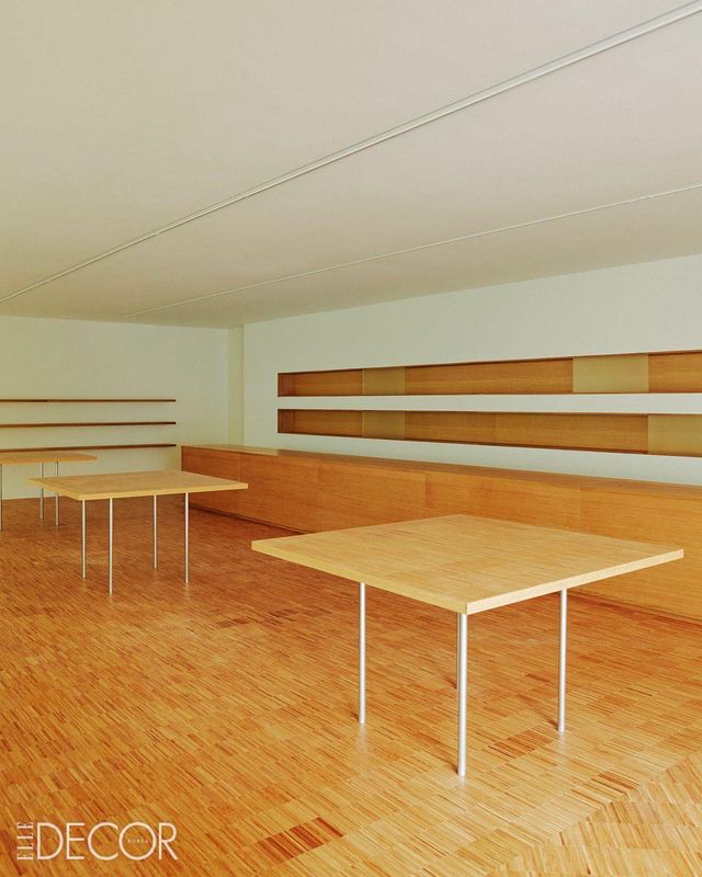 불필요하다고 판단되는 요소들을 섬세하게 제거해 브랜드가 선명하게 보이는 순수한 공간으로 구성한 논픽션 신사와 논픽션 한남. 