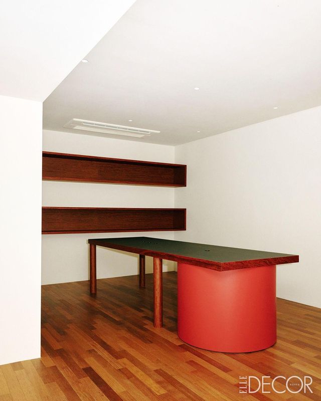 노앙(Nohant)의 플래그십 스토어. 브랜드가 전개하고 있는 옷에서 발견할 수 있는 ‘위트’를 공간에도 반영하려고 했다.