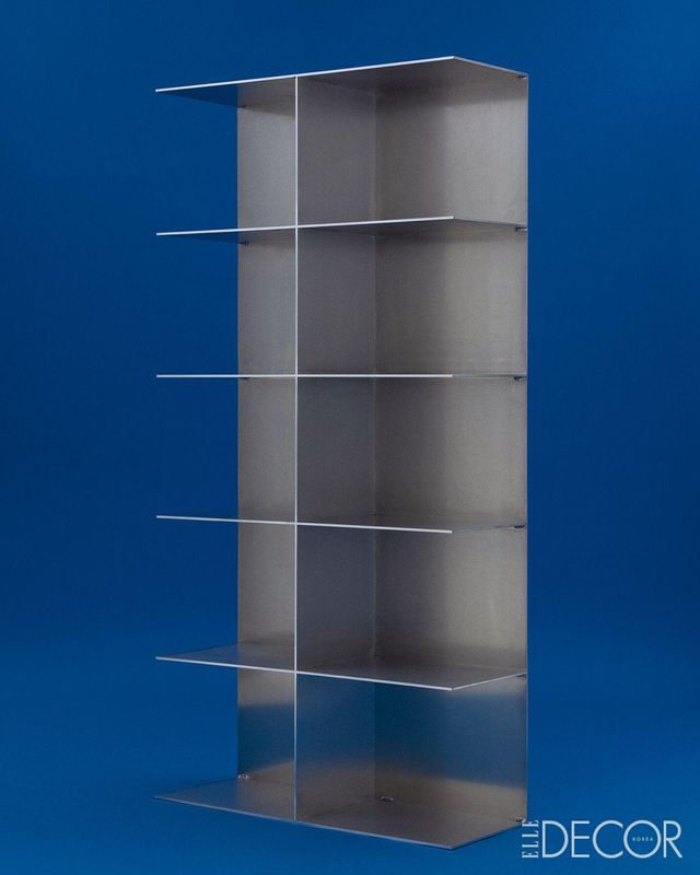 소재의 힘과 균형에 대한 탐구를 물리적·시각적으로 보여주려 한 S23A 알루미늄 가구 시리즈. 