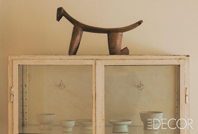 유리 캐비닛 안에 든 19세기 경기도 광주 분원 탕기와 제기.