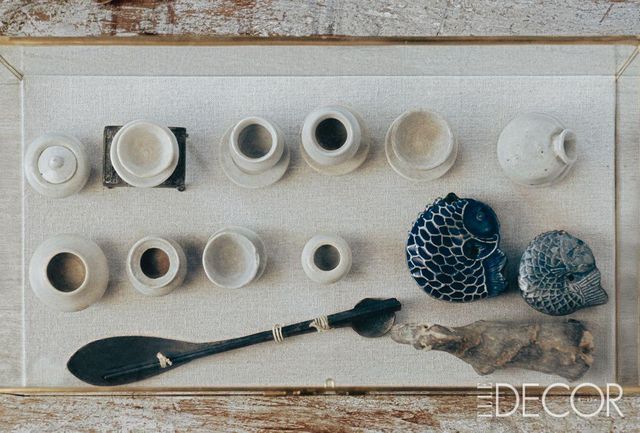 죽은 사람과 함께 무덤에 묻으려고 실물보다 작게 만든 명기와 고려시대 숫가락, 조선시대 청화 연적.