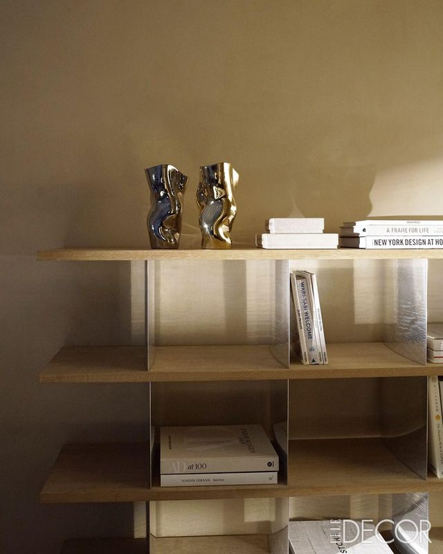 바다의 지형과 이에 반사되는 빛을 담은 ‘오스트레아(Ostrea) 25’ 화병. 