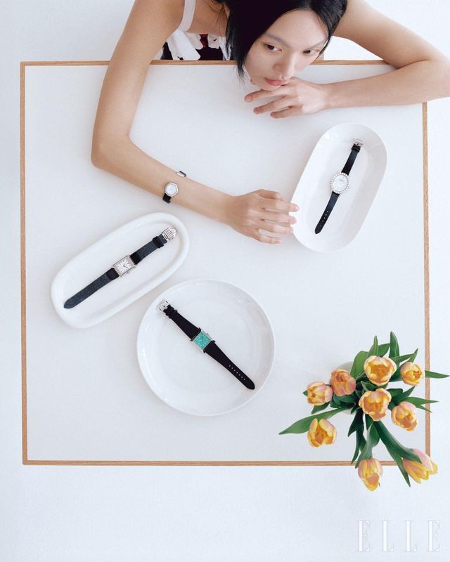 뷔스티에는 가격 미정, Moschino. 플로럴 패턴의 레깅스는 가격 미정, Magda Butrym H&M. 