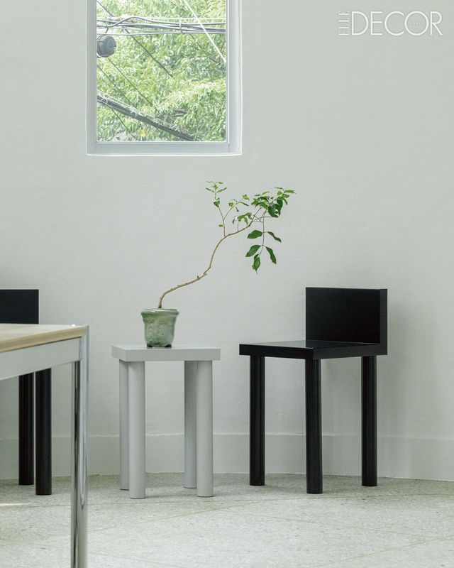 조남인이 디자인한 프로토타입의 체어들.