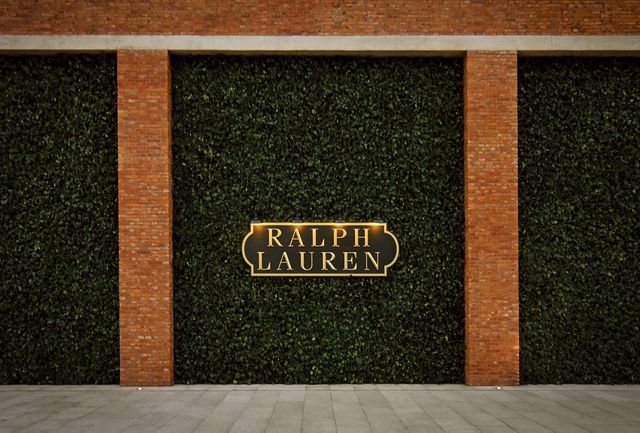 랄프 로렌의 마음의 고향 햄튼을 배경으로 한 쇼장 베뉴. 