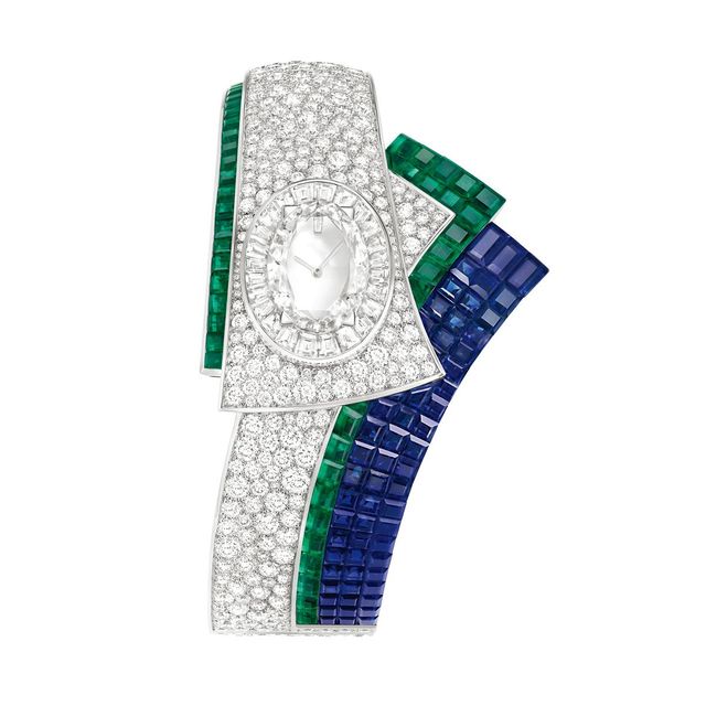 극도로 투명한 DIF 다이아몬드를 통해 다이얼을 볼 수 있는 루방 미스테리유 워치. 