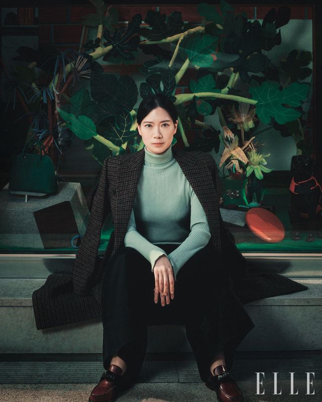 메종 에르메스 도산 파크의 봄 윈도 디스플레이에 〈숲과 대화들〉을 선보인 작가 전현선.