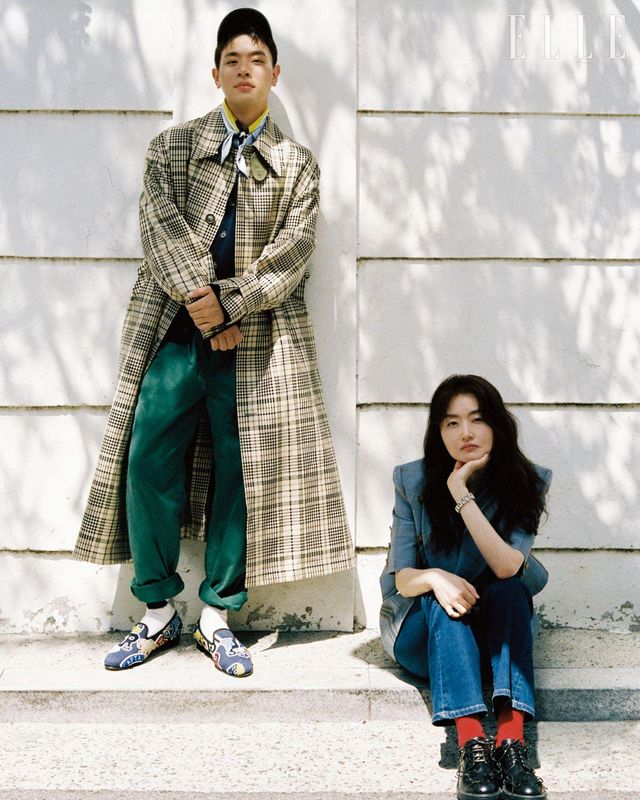 박정민이 입은 코트는 Ami. 카디건과 셔츠, 팬츠, 벨트, 슈즈, 캡은 모두 Polo Ralph Lauren. 스카프는 스타일리스트 소장품. 김금희가 입은 재킷과 스커트는 모두 Vivienne Westwood. 블라우스는 Lotsyou. 팬츠는 Kancan. 슈즈는 Camper. 팔찌는 Swarovski. 