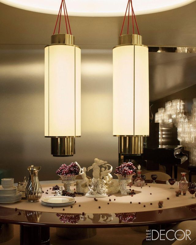 2025 밀란 디자인 위크에 전시된 로로피아나의 몰입형 프리젠테이션 〈La Prima Notte Di Quiete〉.