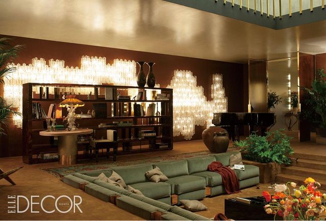 2025 밀란 디자인 위크에 전시된 로로피아나의 몰입형 프리젠테이션 〈La Prima Notte Di Quiete〉.