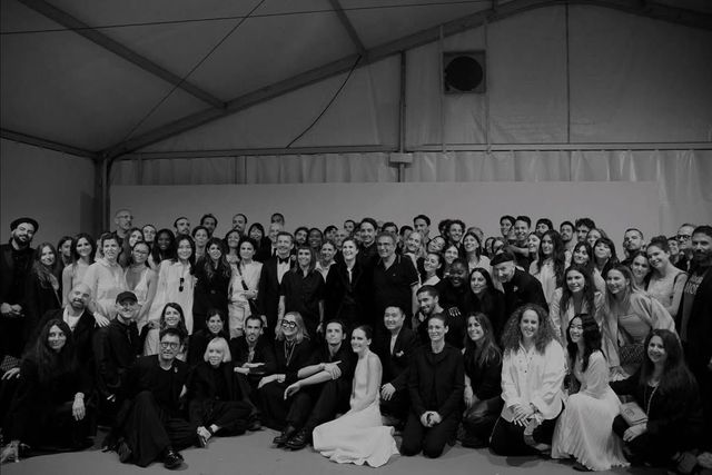 마리아 그라치아 치우리는 마지막 쇼가 끝난 후, 인스타그램을 통해 “가장 중요한 감사는 제 믿을 수 없을 만큼 놀라운 팀에게. 여러분 한 사람, 한 사람을 진심으로 사랑하고 존경합니다.” 라는 인사를 전했습니다.