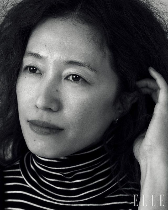 정수윤 1979년생. 번역가. 역서로 다자이 오사무 전집 〈만년〉 〈인간 실격〉, 나쓰메 소세키 〈도련님〉, 미야자와 겐지 〈은하철도의 밤〉, 저서로 〈파도의 아이들〉 〈날마다 고독한 날〉 등이 있다.