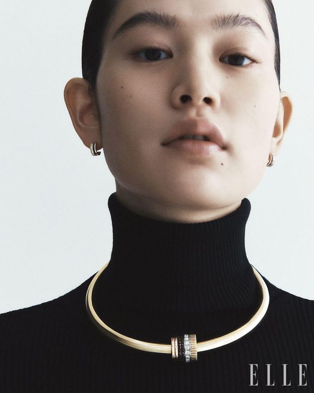 터틀넥 톱은 H&M.