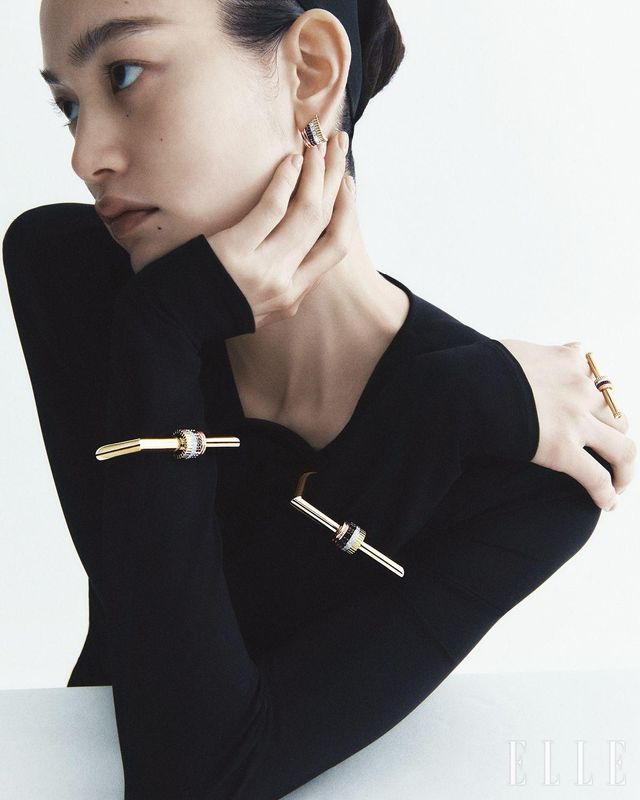 드레스는 Magda Butrym H&M.