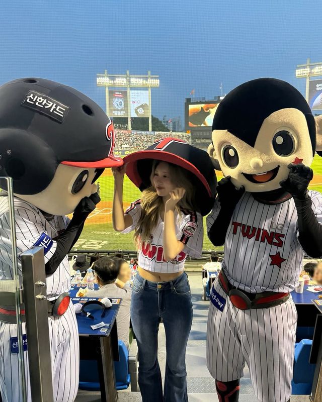 바로 가을 야구를 부르는 가을 선배, 아이브 가을! @fallingin__fall